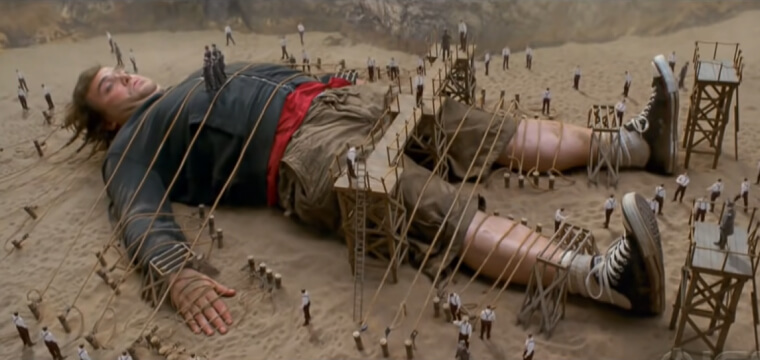 Gulliver's Travels (2010) - the giant Gulliver strapped down by locals